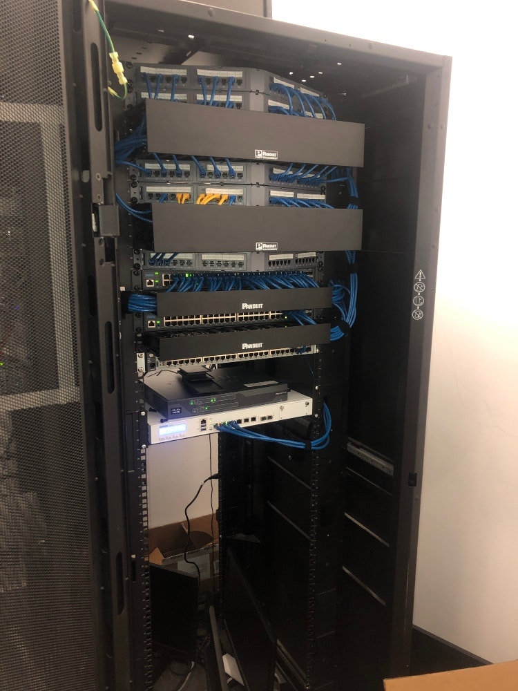 Services DataCabling data-cabling-cabinet
